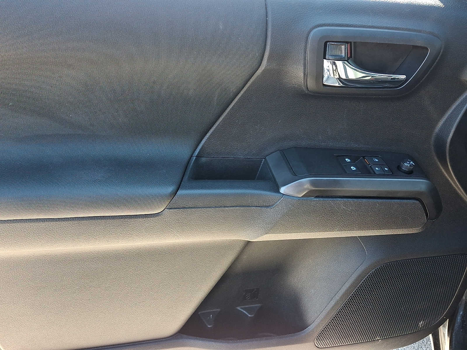 Thumbnail: 2020 Toyota Tacoma - 15