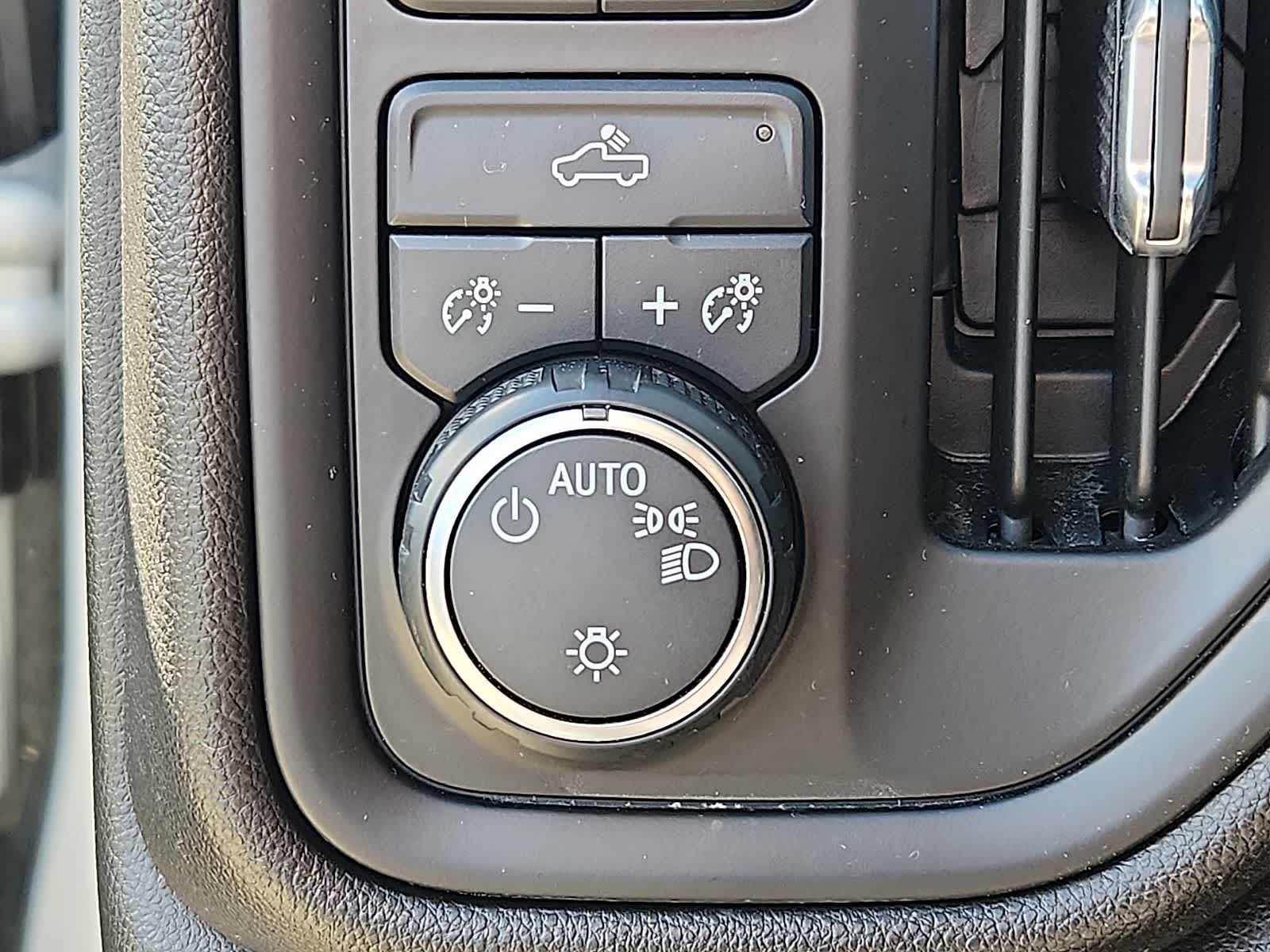 Thumbnail: 2020 Chevrolet Silverado 1500 - 25