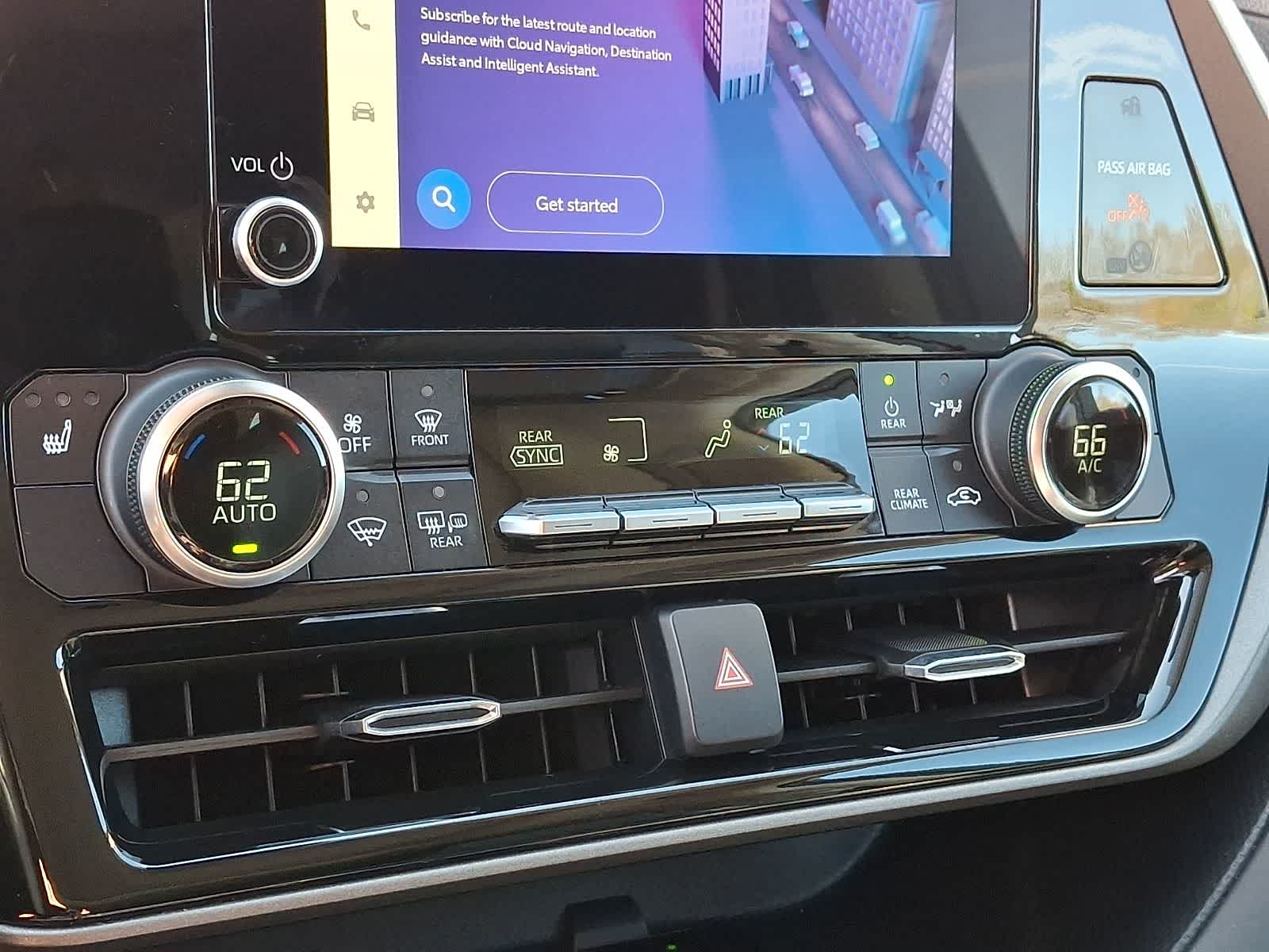 Thumbnail: 2023 Toyota Highlander - 20