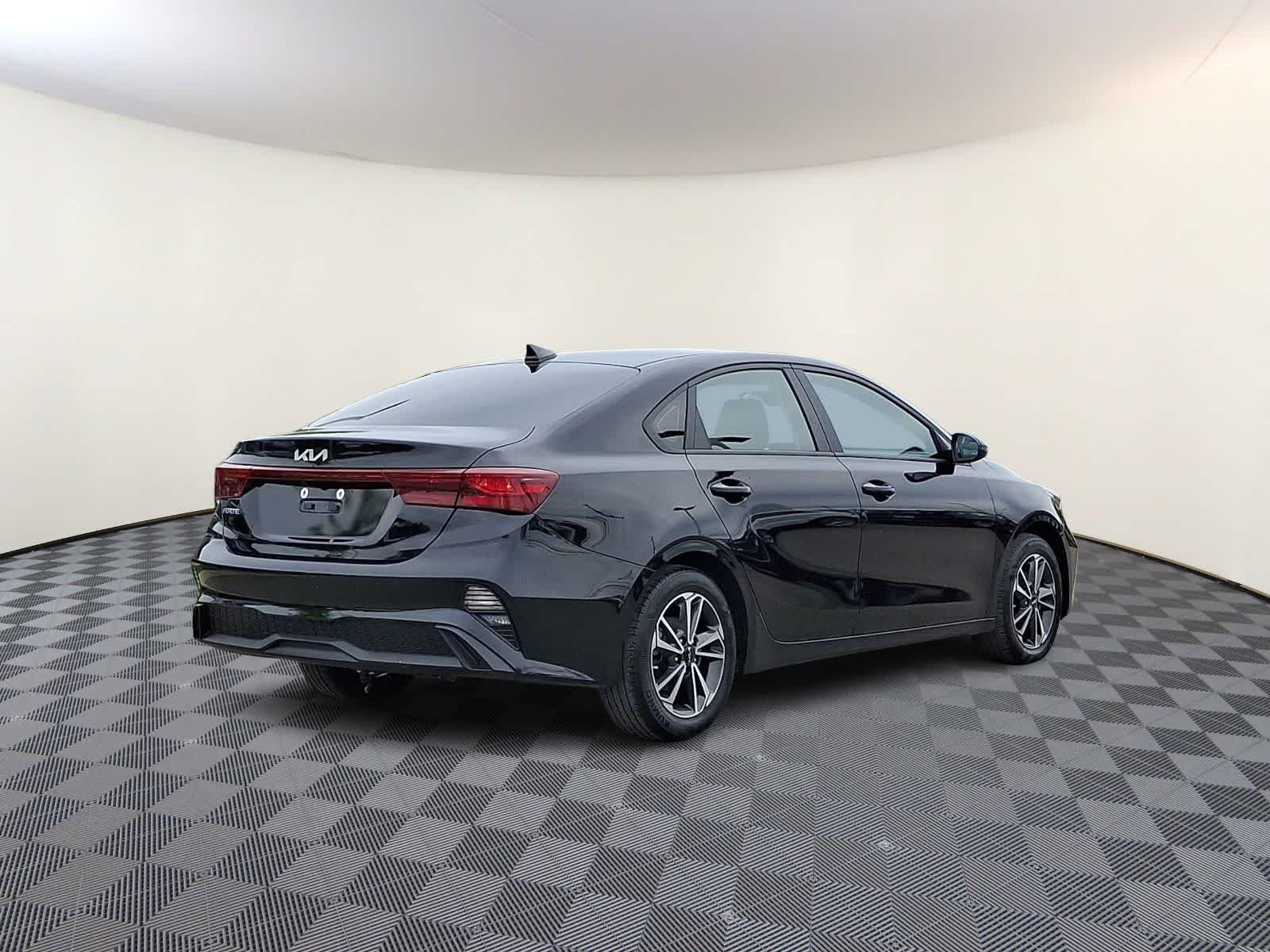 Thumbnail: 2023 Kia Forte - 5