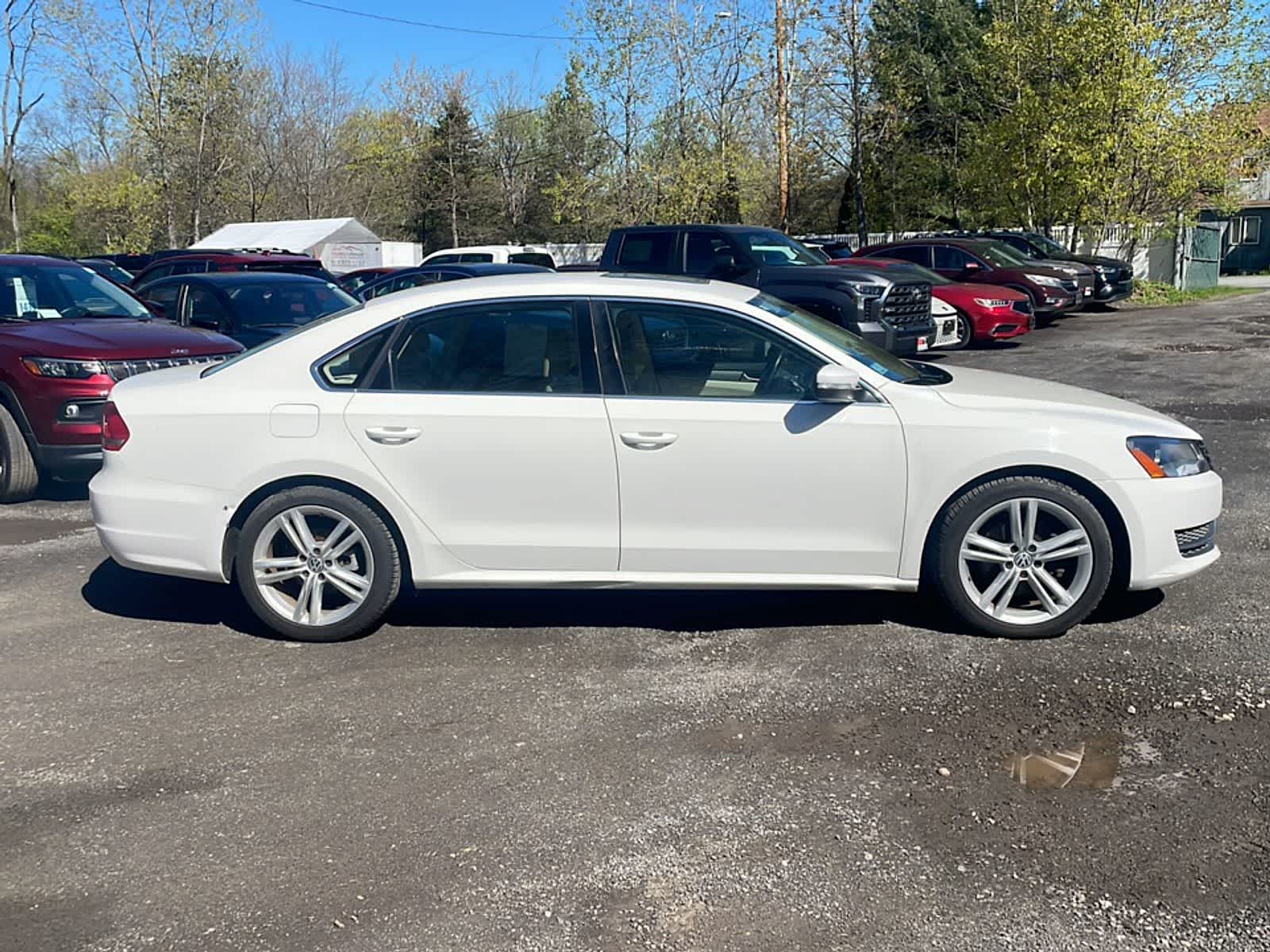 Thumbnail: 2014 Volkswagen Passat - 9