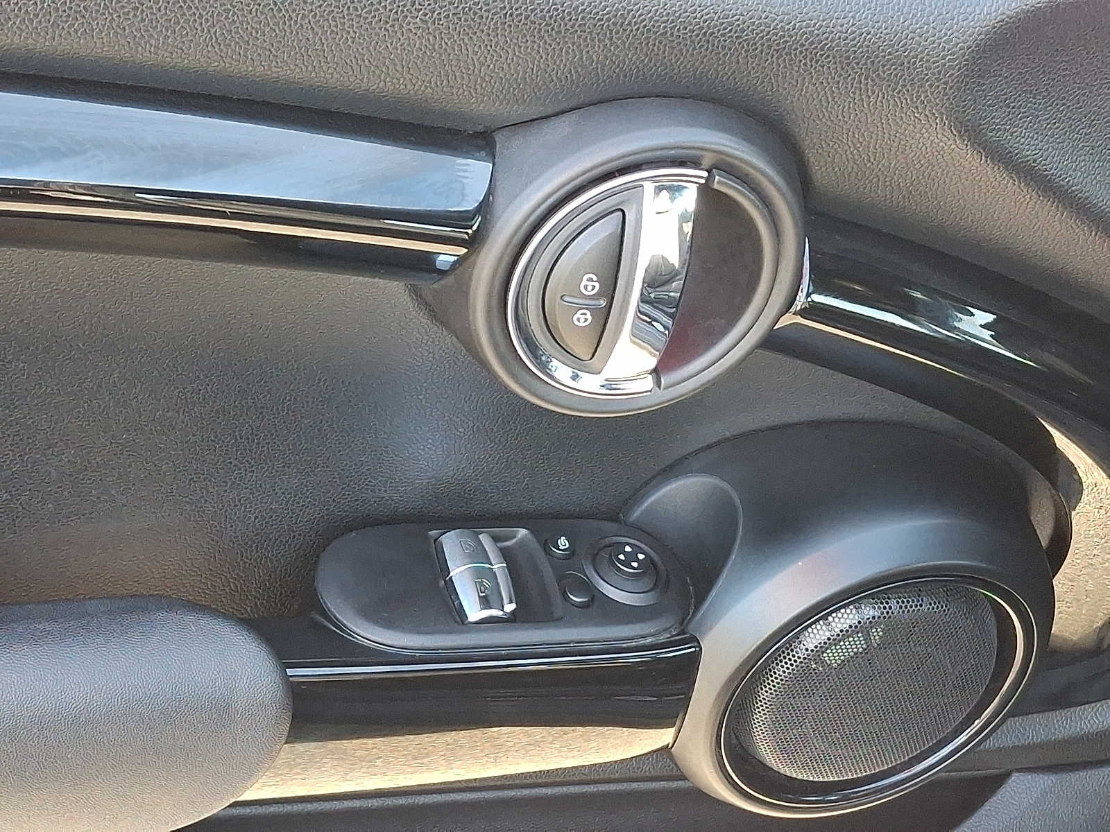 Thumbnail: 2018 MINI Cooper Hardtop - 12