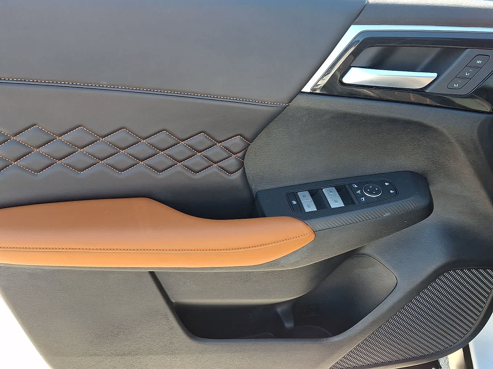 Thumbnail: 2024 Mitsubishi Outlander - 15