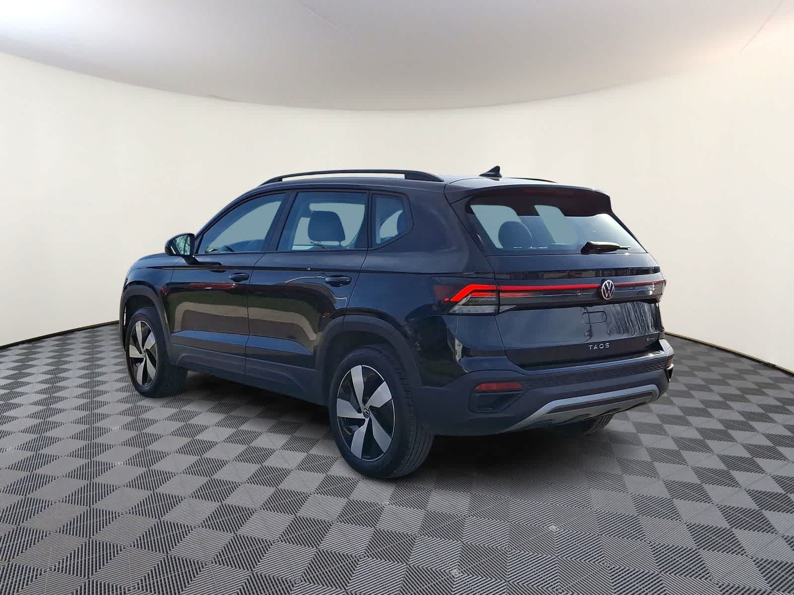 Thumbnail: 2025 Volkswagen Taos - 7