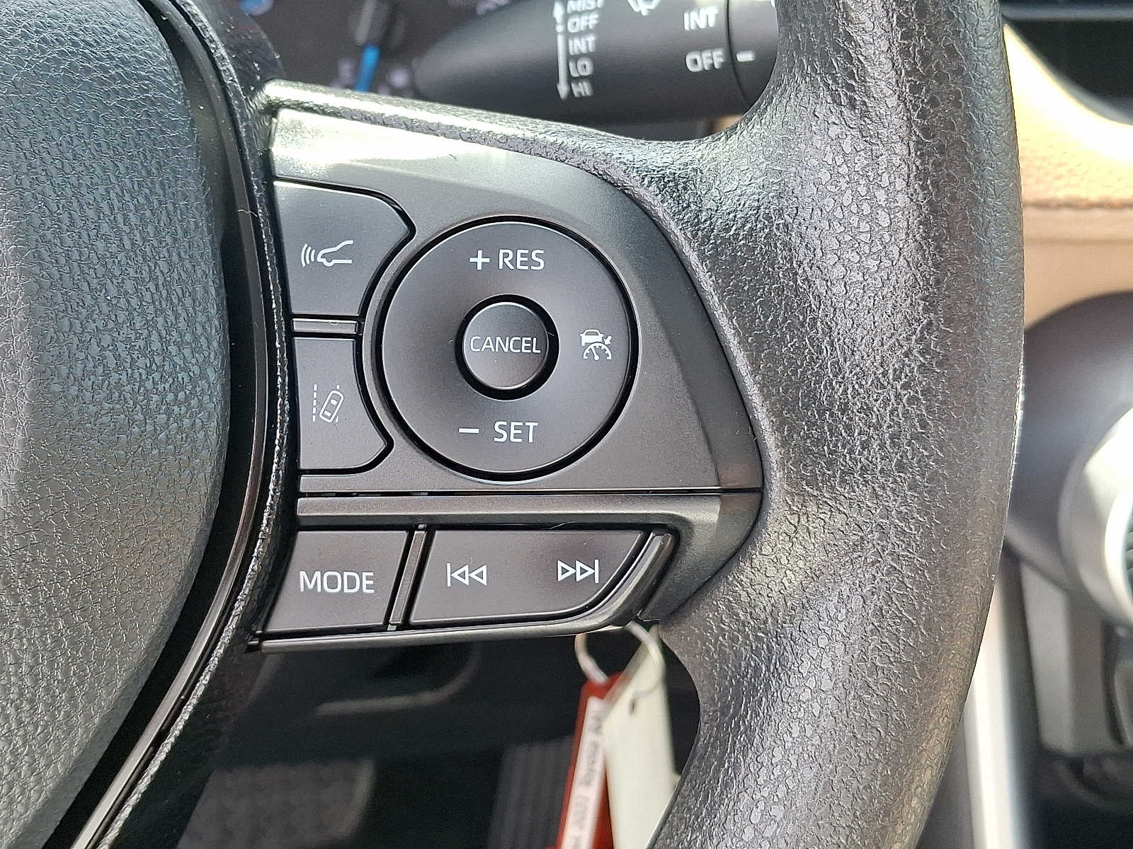 Thumbnail: 2021 Toyota RAV4 - 23