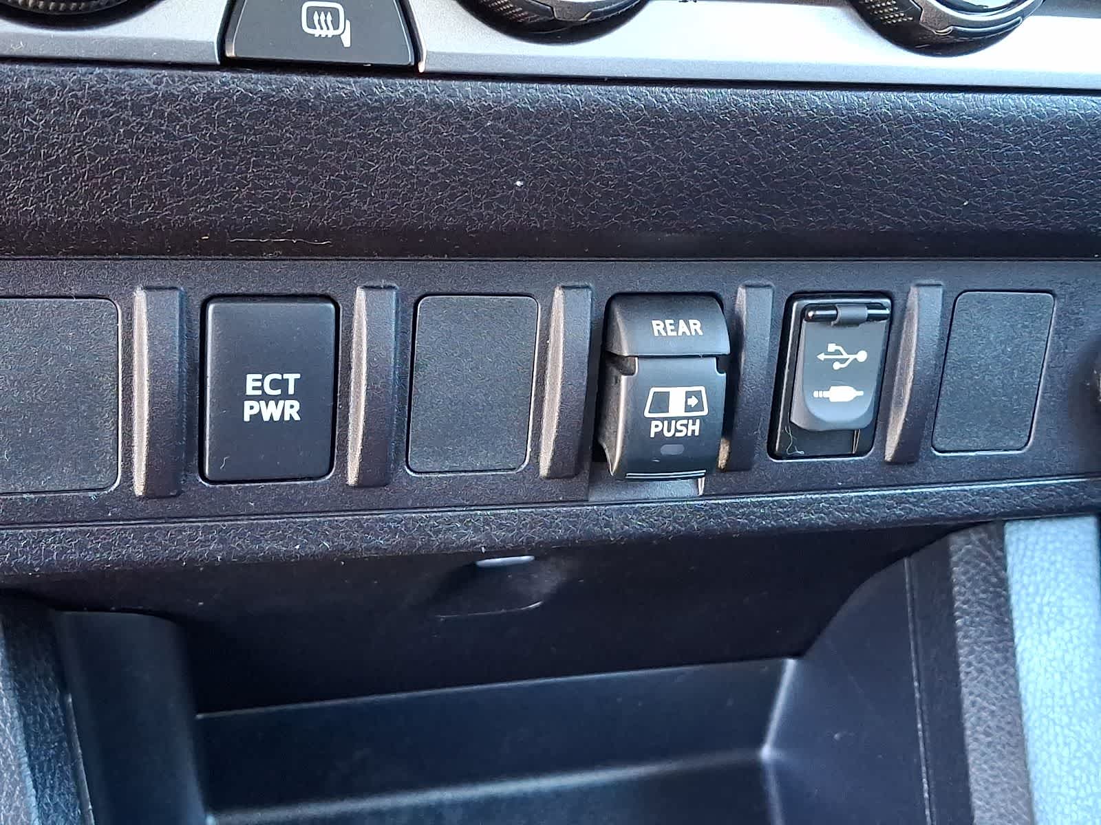 Thumbnail: 2018 Toyota Tacoma - 26