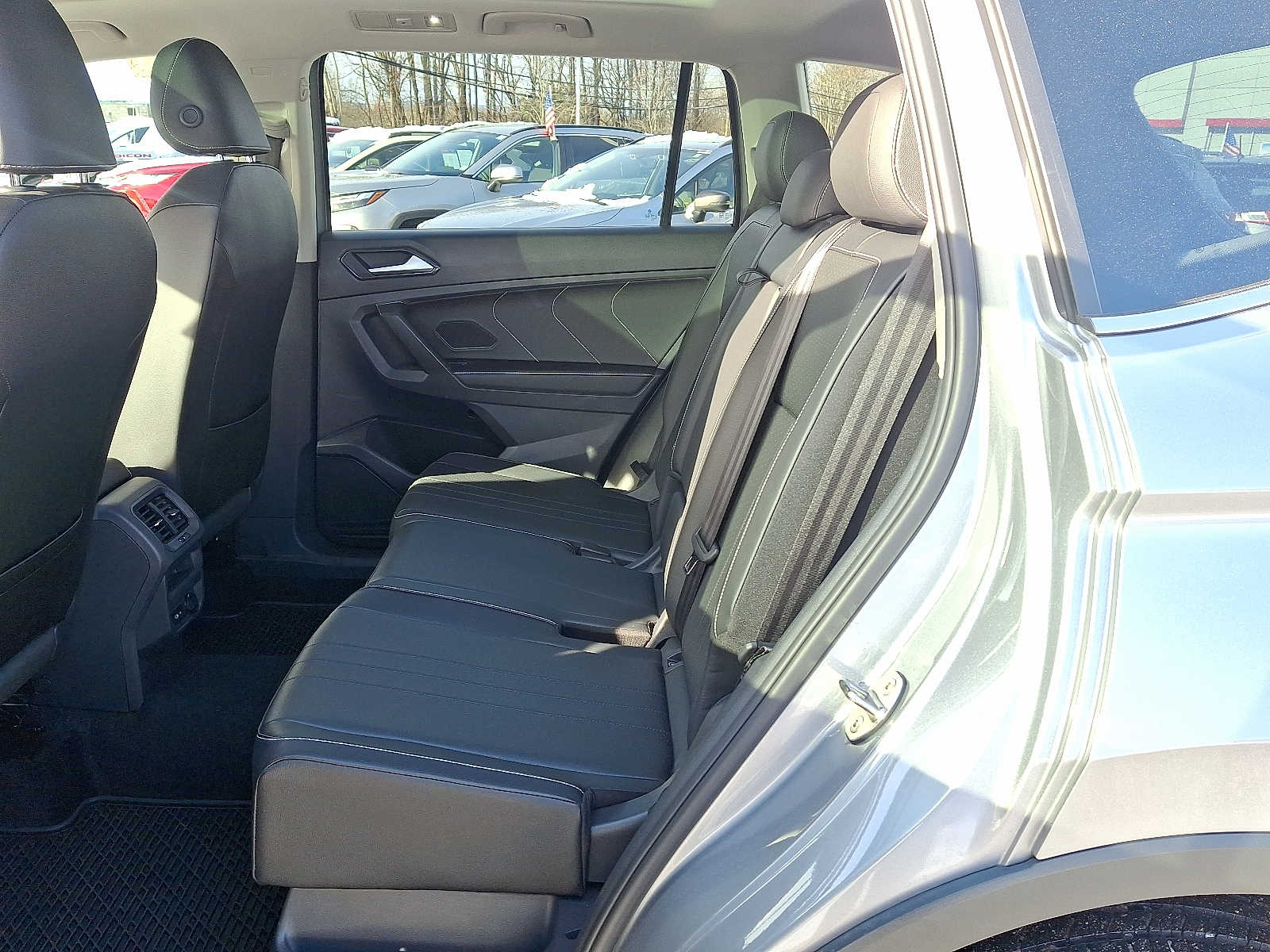 Thumbnail: 2022 Volkswagen Tiguan - 11