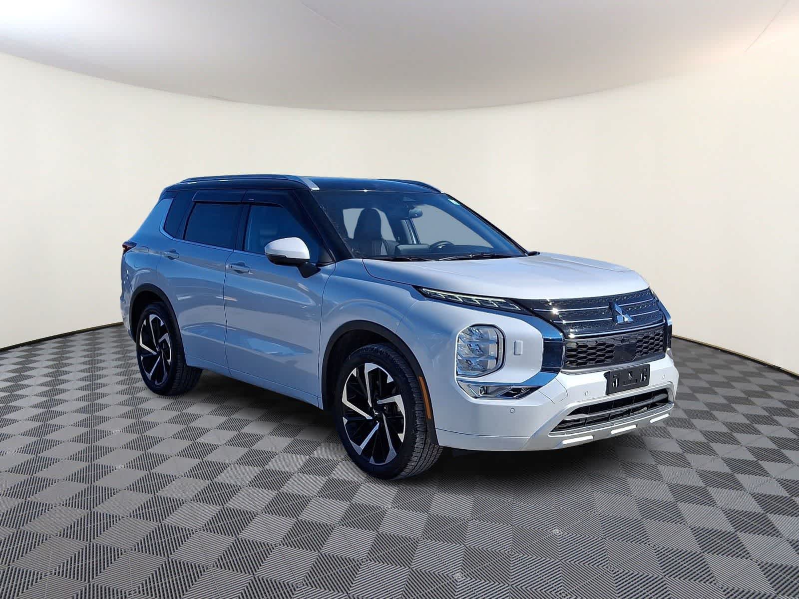 Thumbnail: 2024 Mitsubishi Outlander - 4