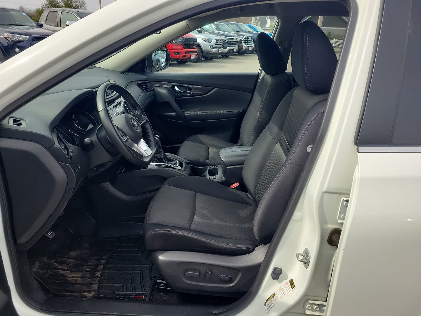 Thumbnail: 2017 Nissan Rogue - 14