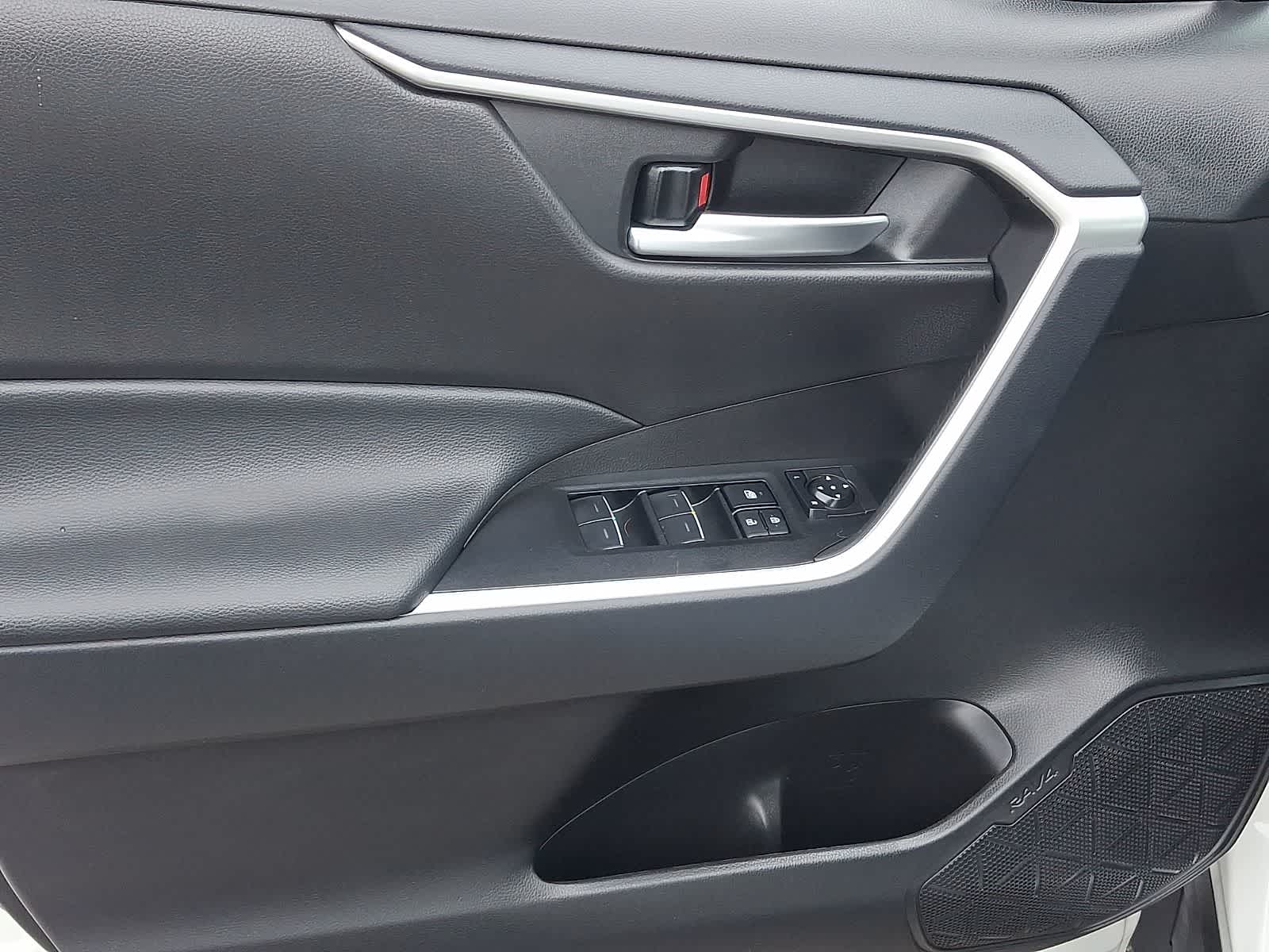 Thumbnail: 2025 Toyota RAV4 - 15