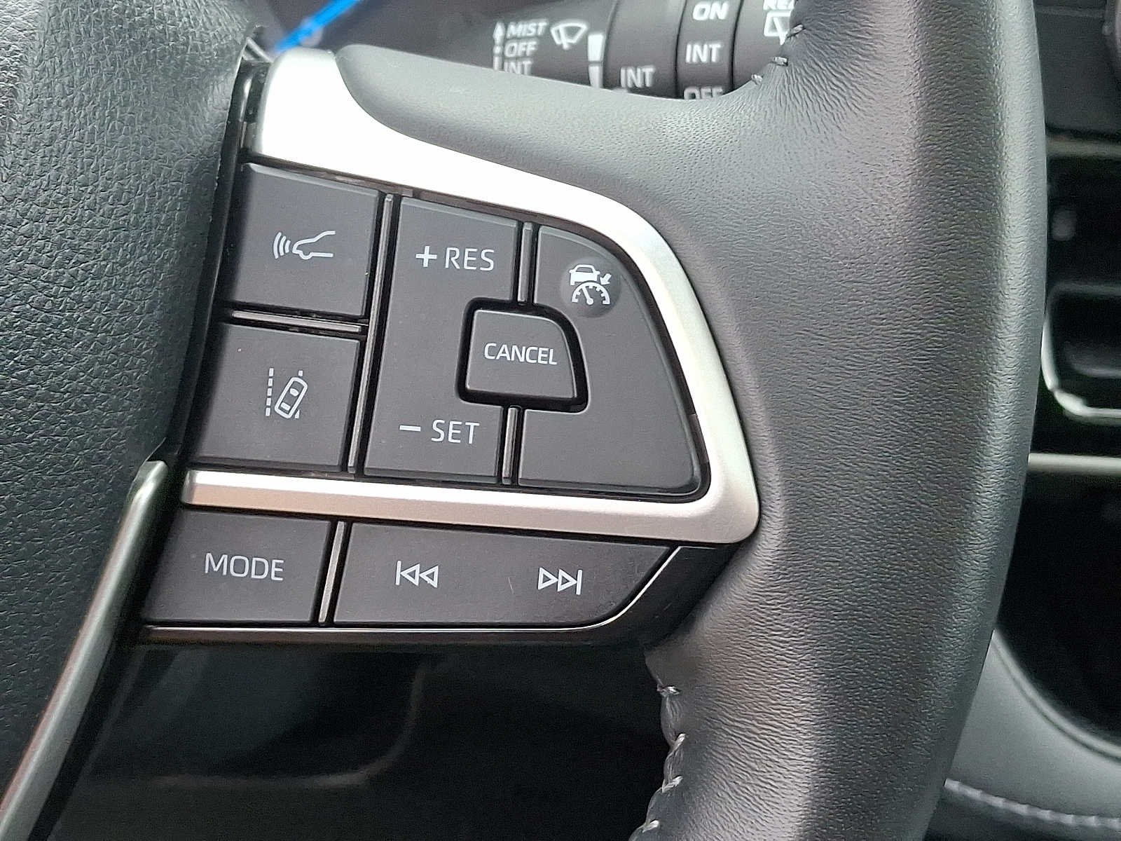 Thumbnail: 2023 Toyota Highlander - 27