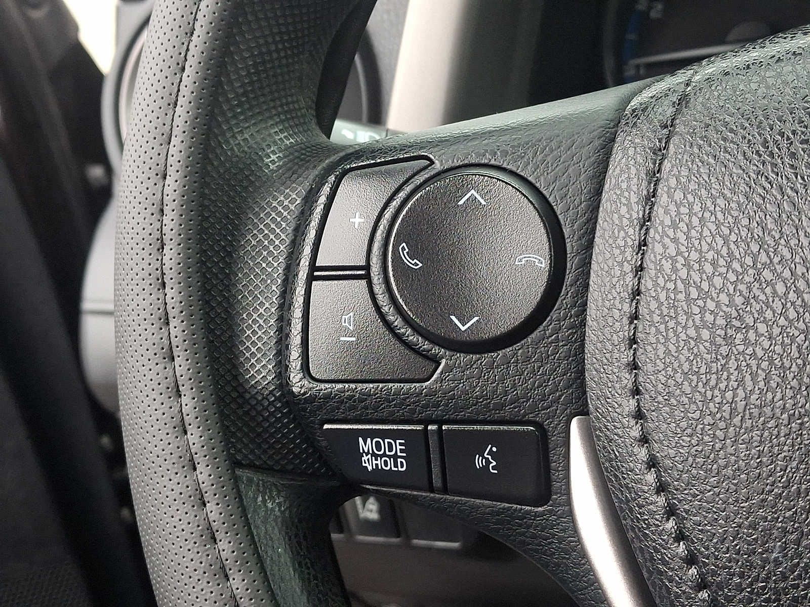 Thumbnail: 2017 Toyota RAV4 - 22