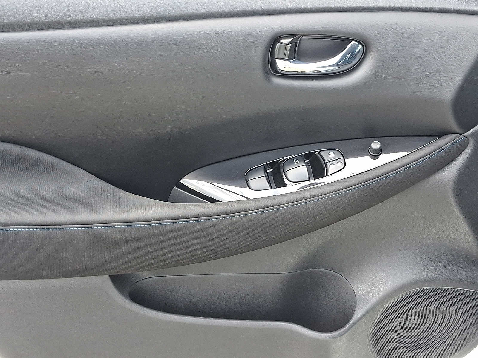 Thumbnail: 2022 Nissan Leaf - 13
