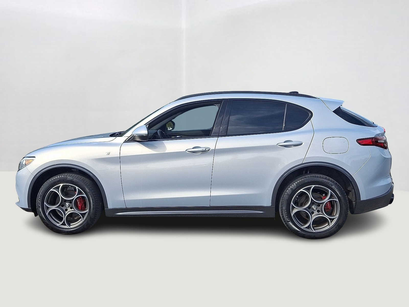 Thumbnail: 2023 Alfa Romeo Stelvio - 8