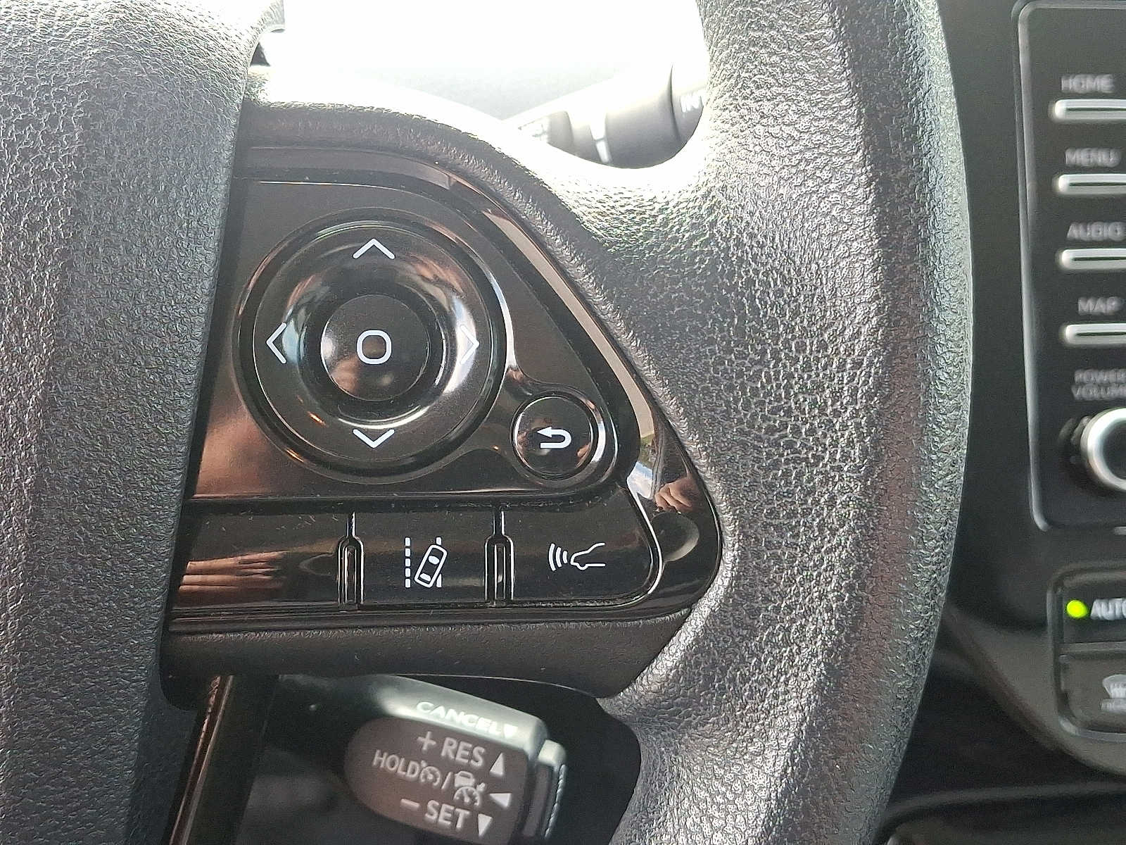 Thumbnail: 2022 Toyota Prius - 21