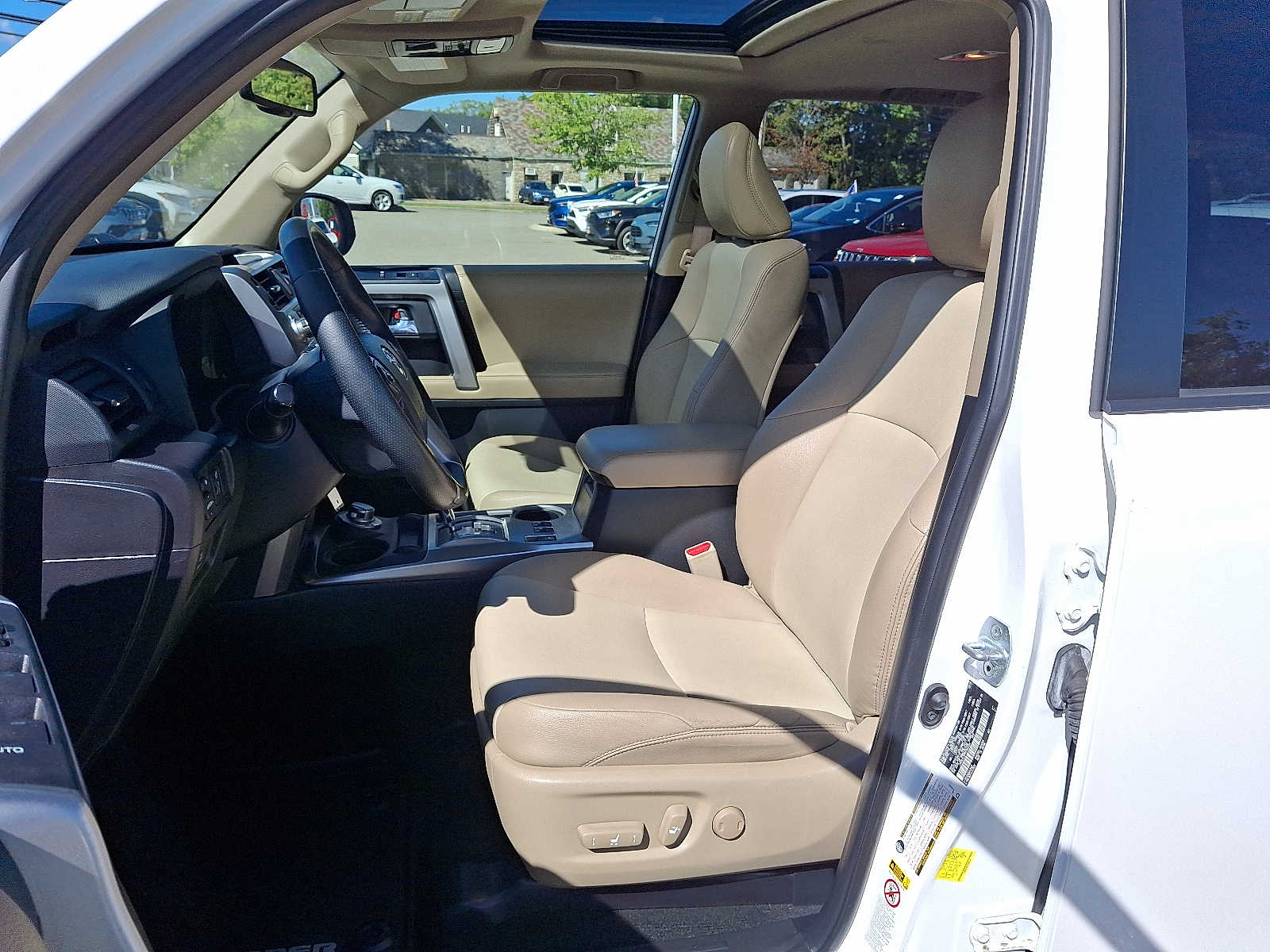 Thumbnail: 2016 Toyota 4Runner - 16
