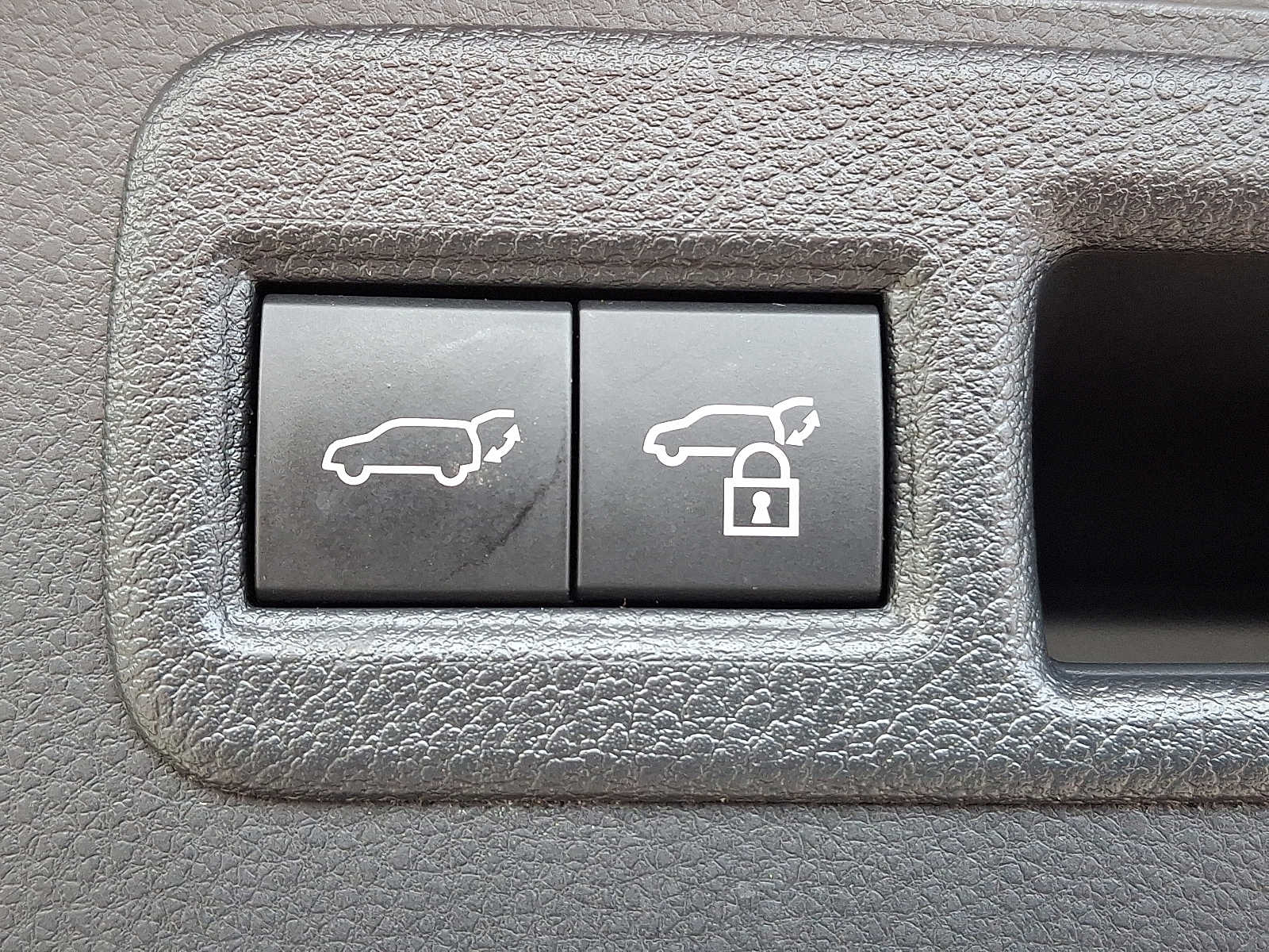 Thumbnail: 2023 Toyota Venza - 31