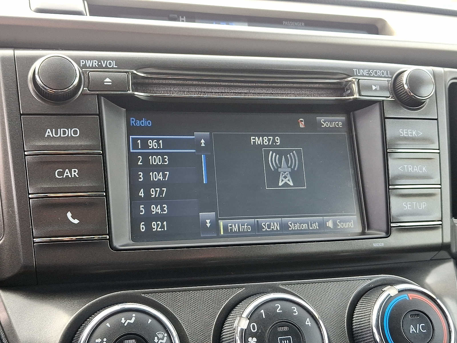 Thumbnail: 2015 Toyota RAV4 - 18