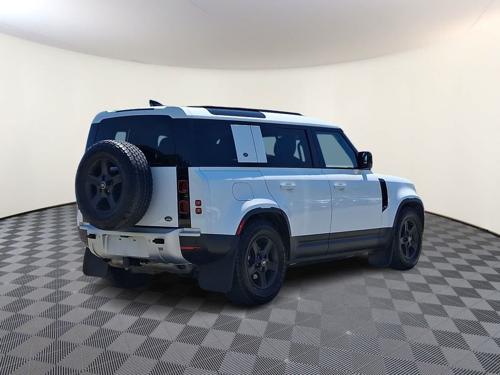Thumbnail: 2022 Land Rover Defender - 5
