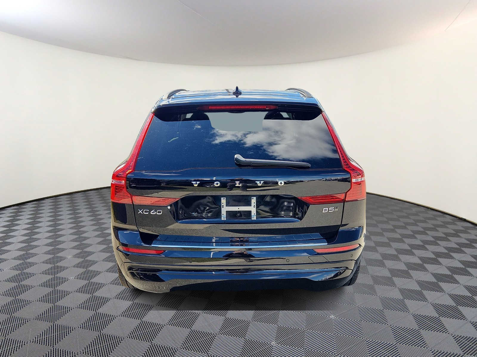 Thumbnail: 2022 Volvo XC60 - 6