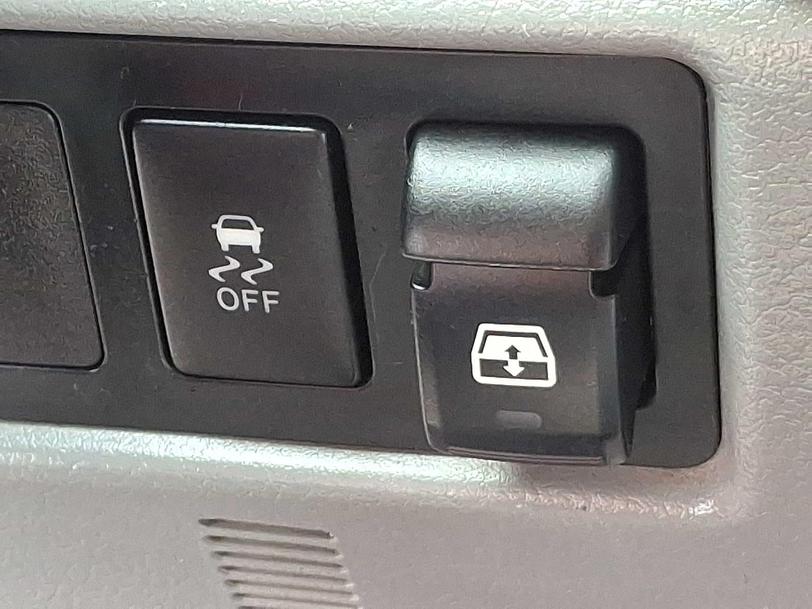 Thumbnail: 2011 Toyota Tundra - 17