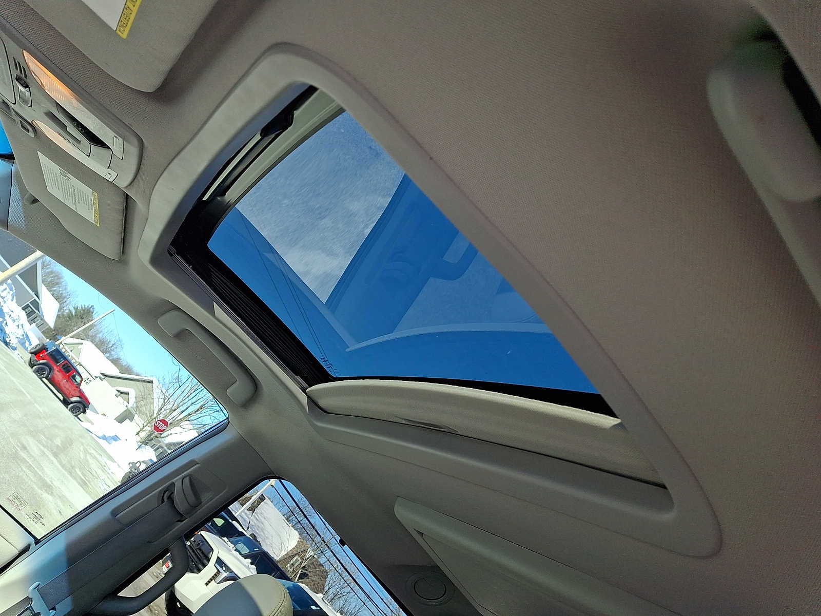 Thumbnail: 2015 Toyota Sienna - 18