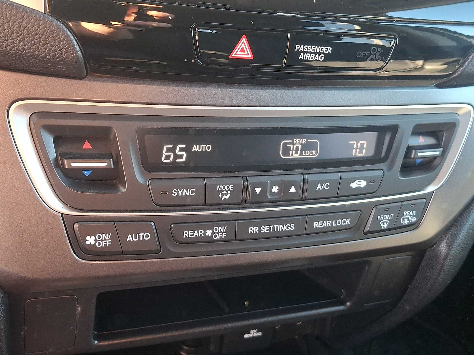 Thumbnail: 2018 Honda Pilot - 16