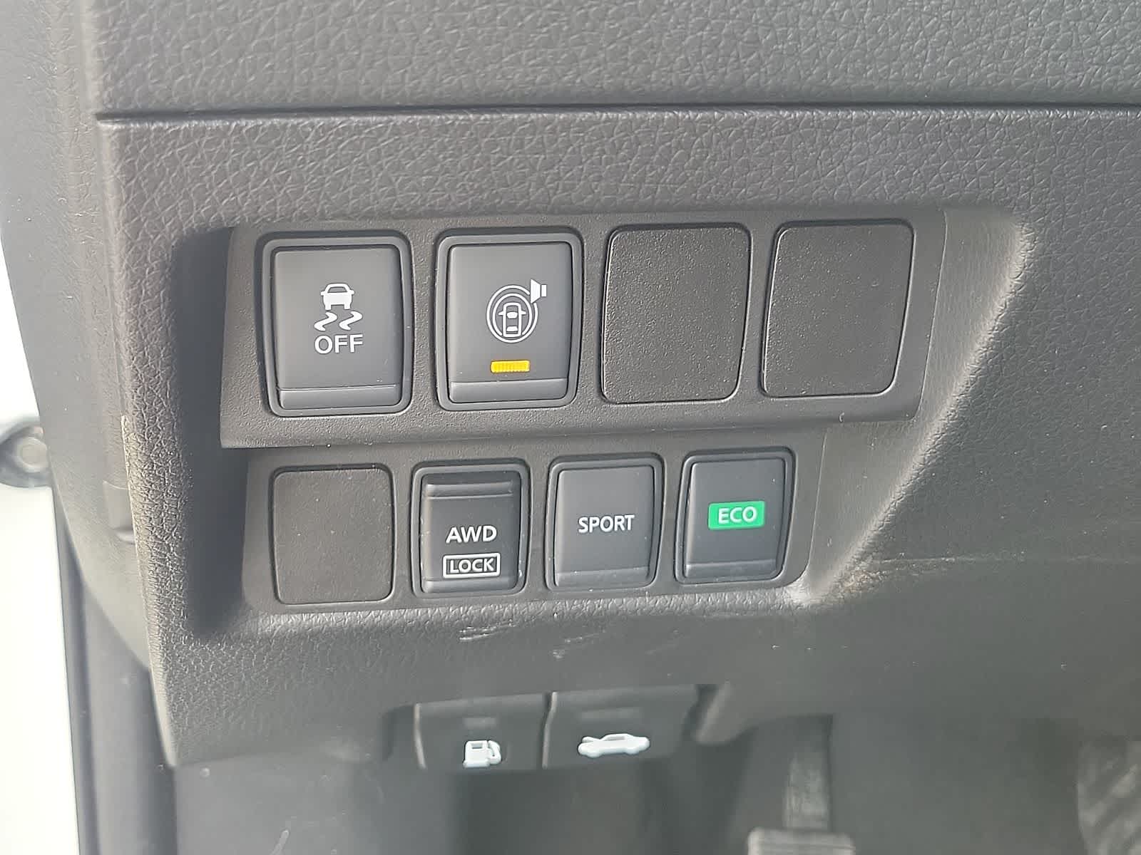 Thumbnail: 2017 Nissan Rogue - 26