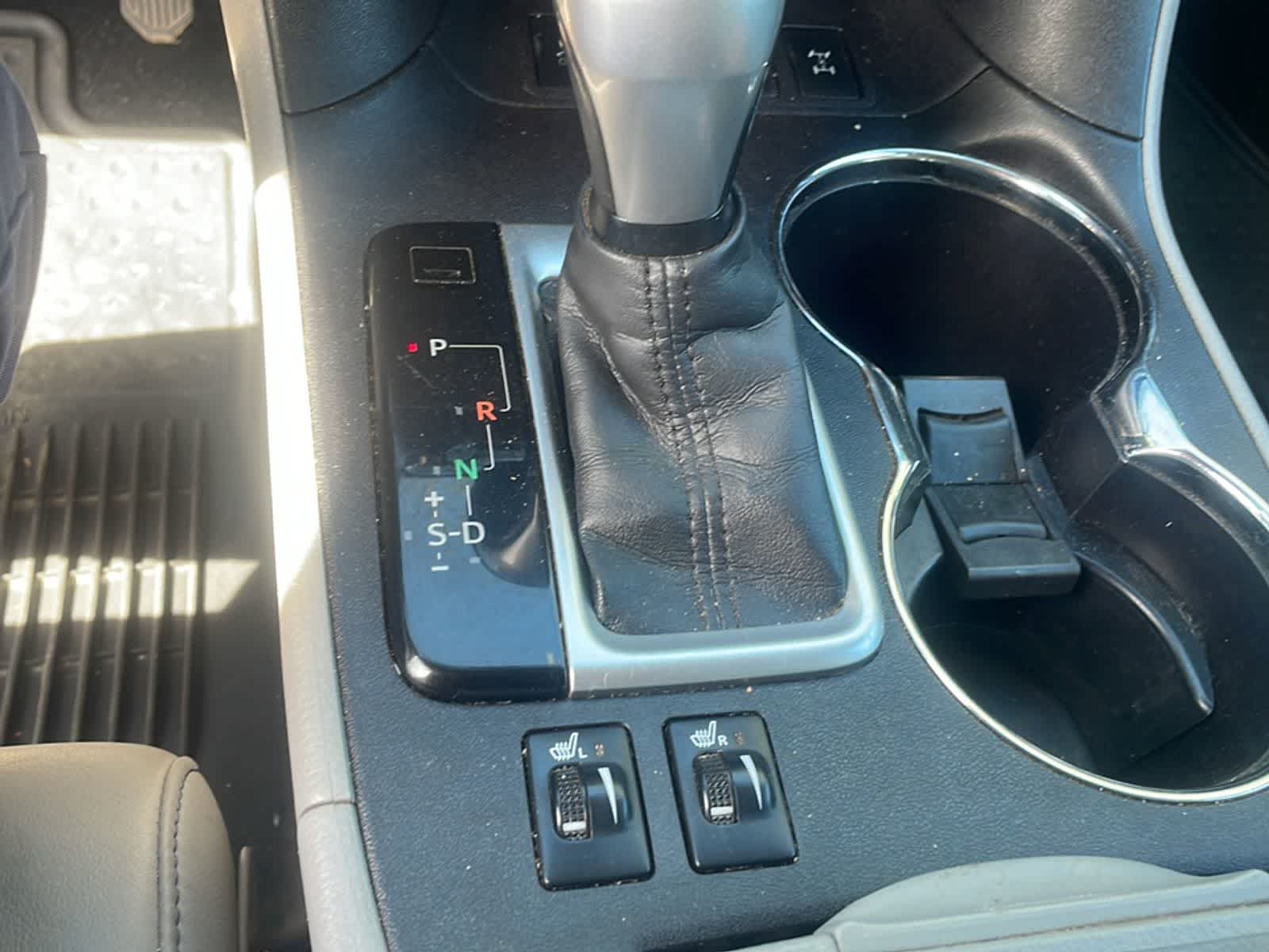Thumbnail: 2016 Toyota Highlander - 17
