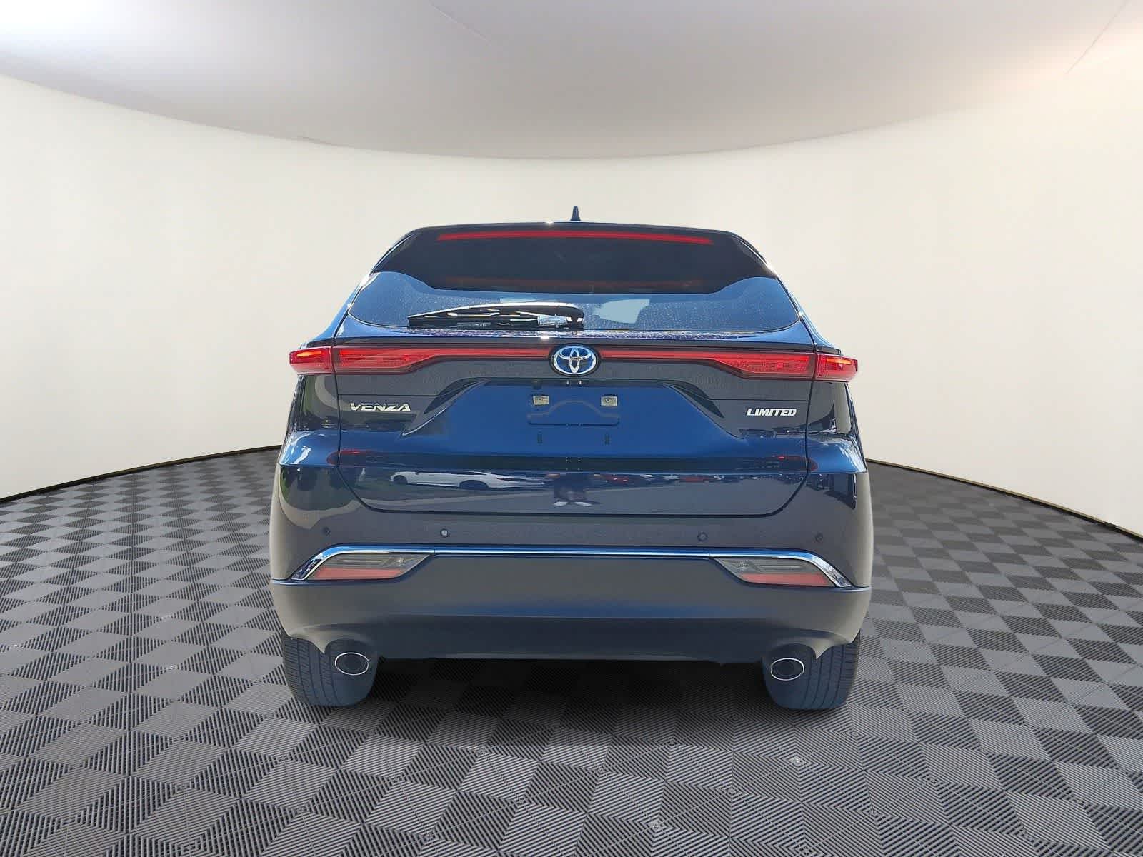 Thumbnail: 2023 Toyota Venza - 7