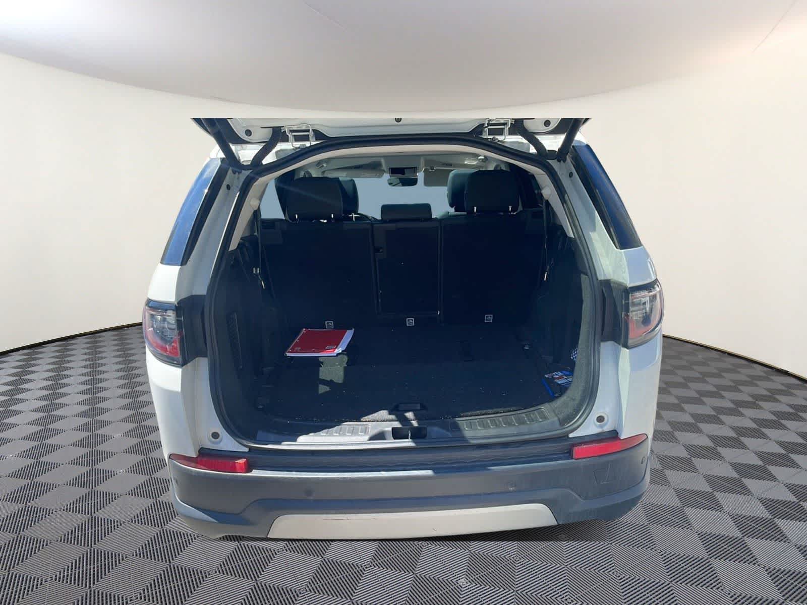 Thumbnail: 2020 Land Rover Discovery Sport - 7