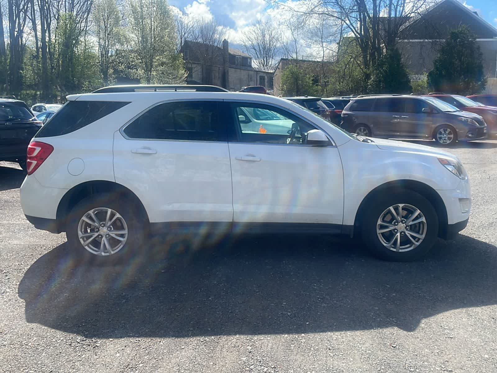 Thumbnail: 2017 Chevrolet Equinox - 9