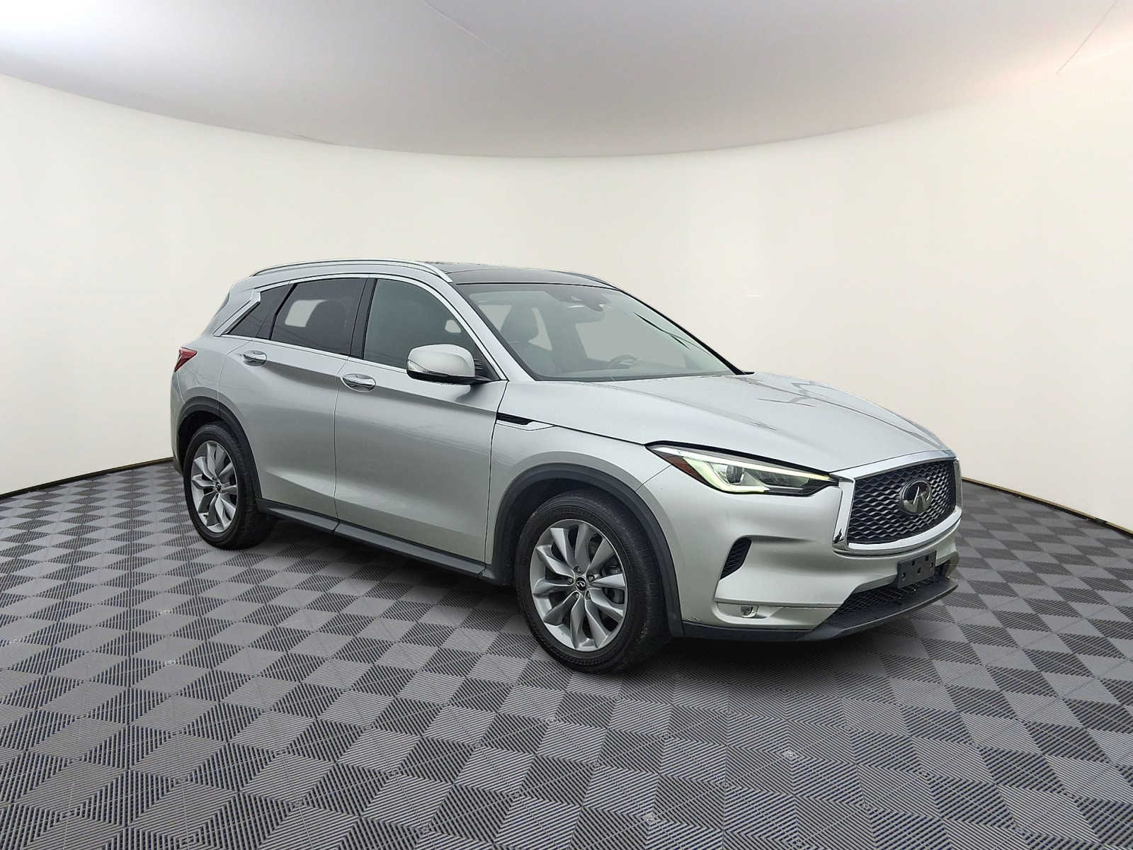 Thumbnail: 2019 INFINITI QX50 - 4