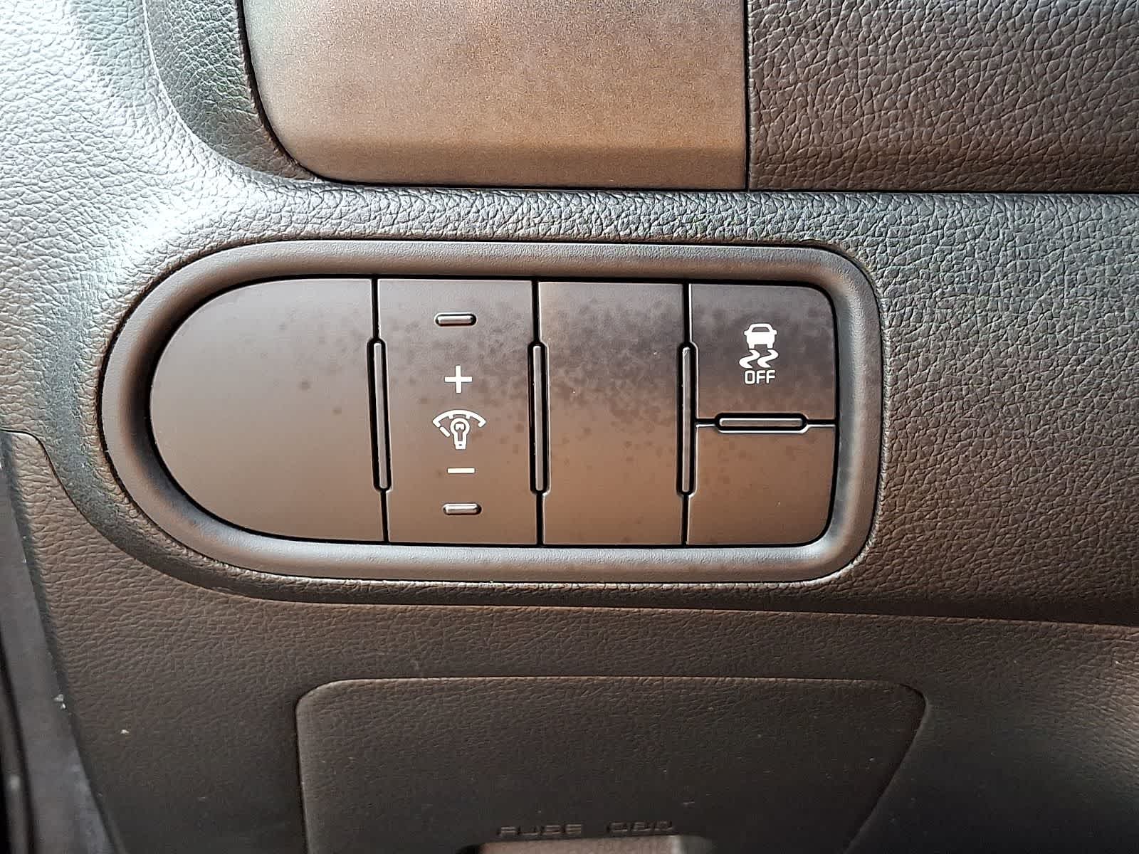 Thumbnail: 2018 Kia Forte - 28