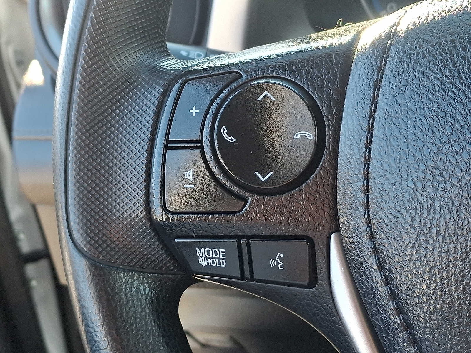 Thumbnail: 2018 Toyota RAV4 - 22