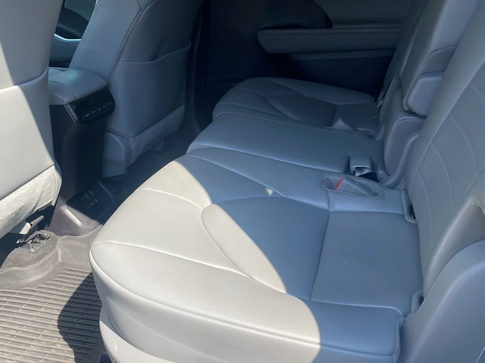 Thumbnail: 2023 Toyota Highlander - 14