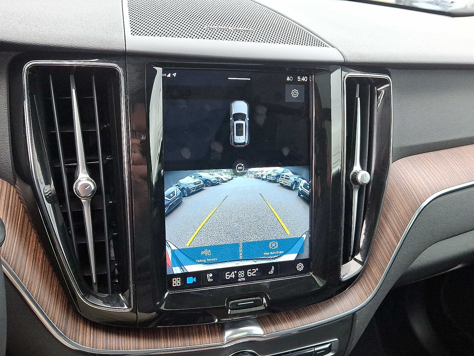 Thumbnail: 2023 Volvo XC60 - 18