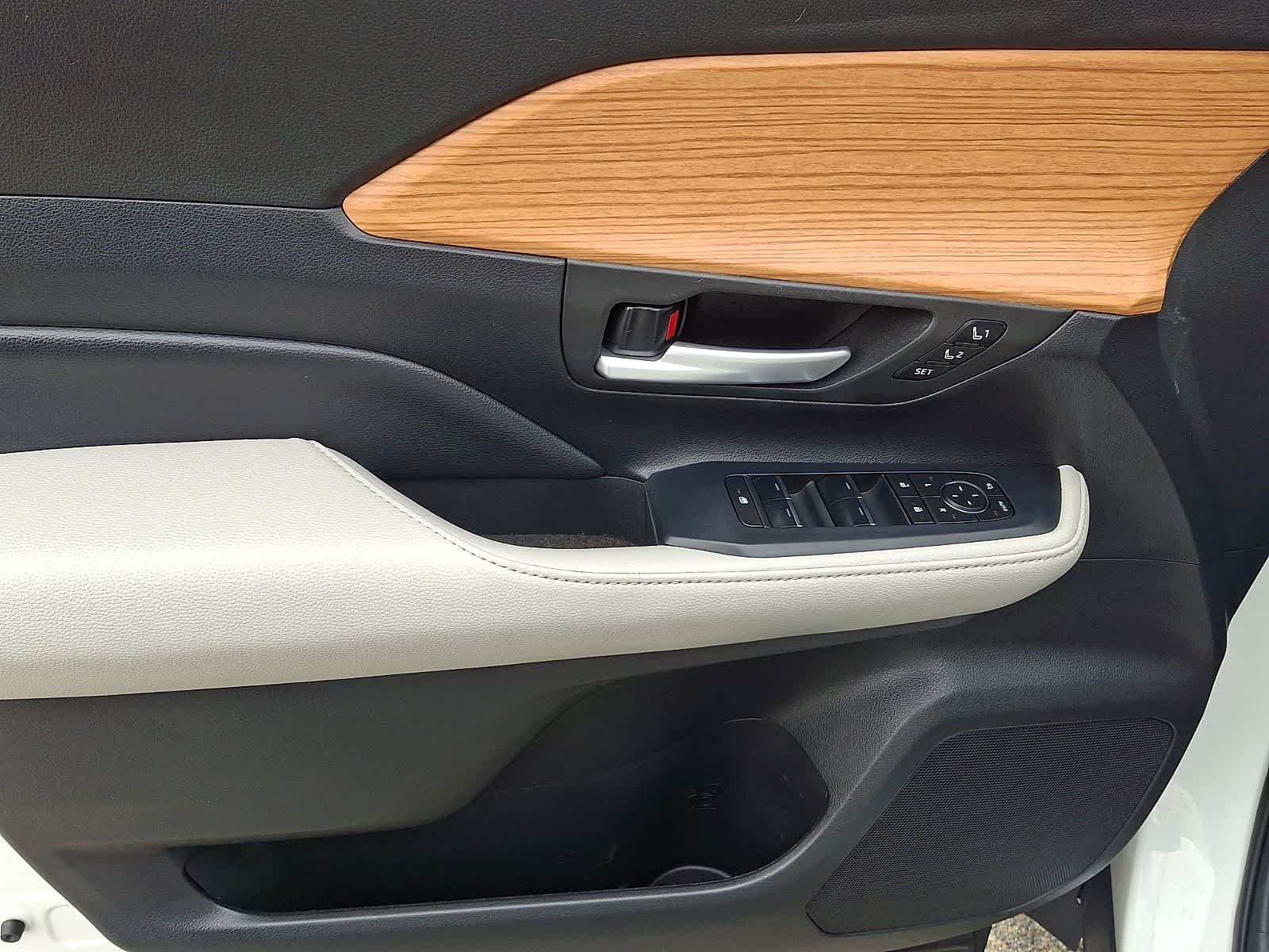 Thumbnail: 2024 Toyota Grand Highlander - 17