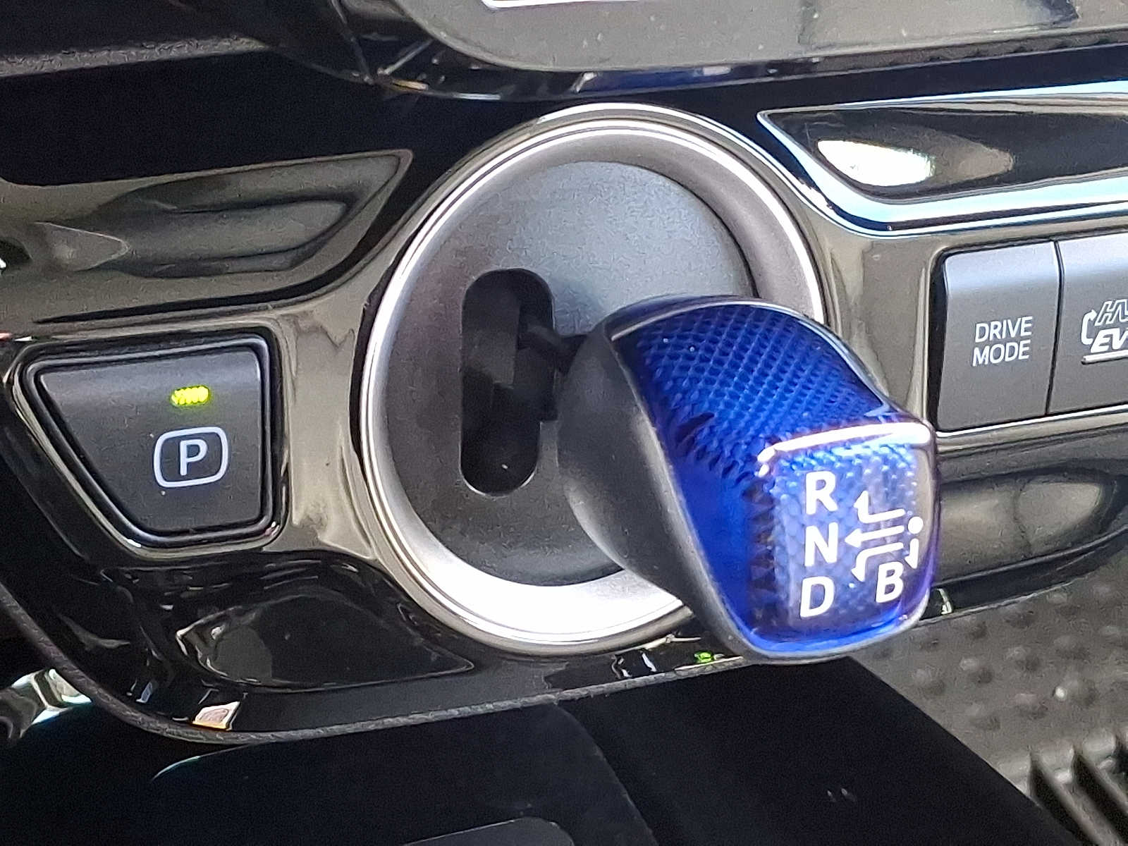 Thumbnail: 2022 Toyota Prius Prime - 17