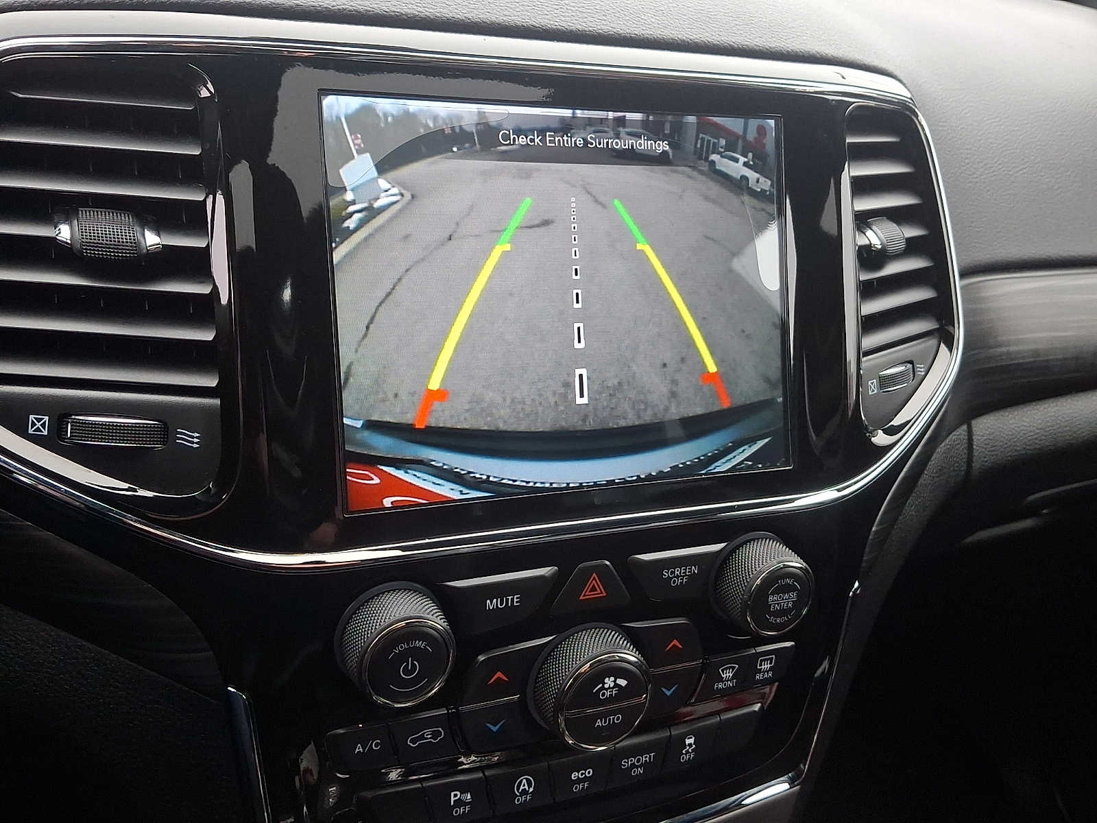 Thumbnail: 2020 Jeep Grand Cherokee - 20