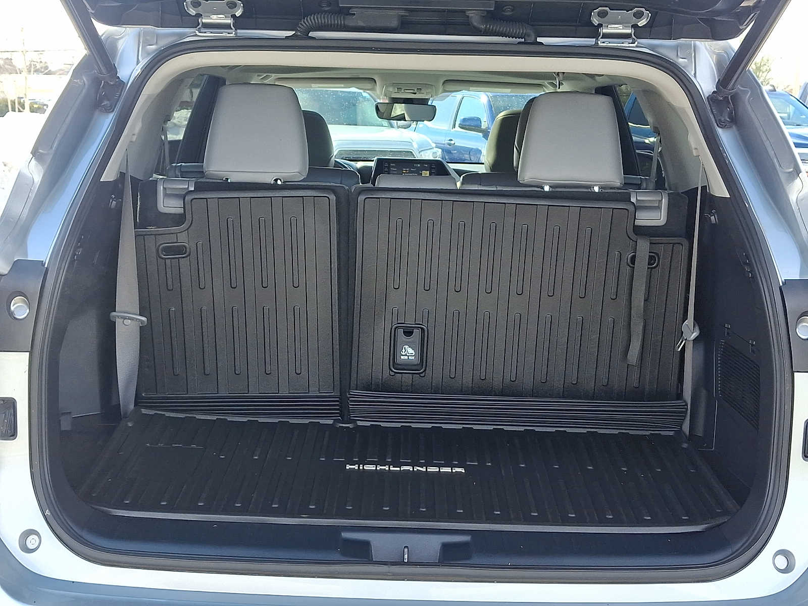 Thumbnail: 2022 Toyota Highlander - 33