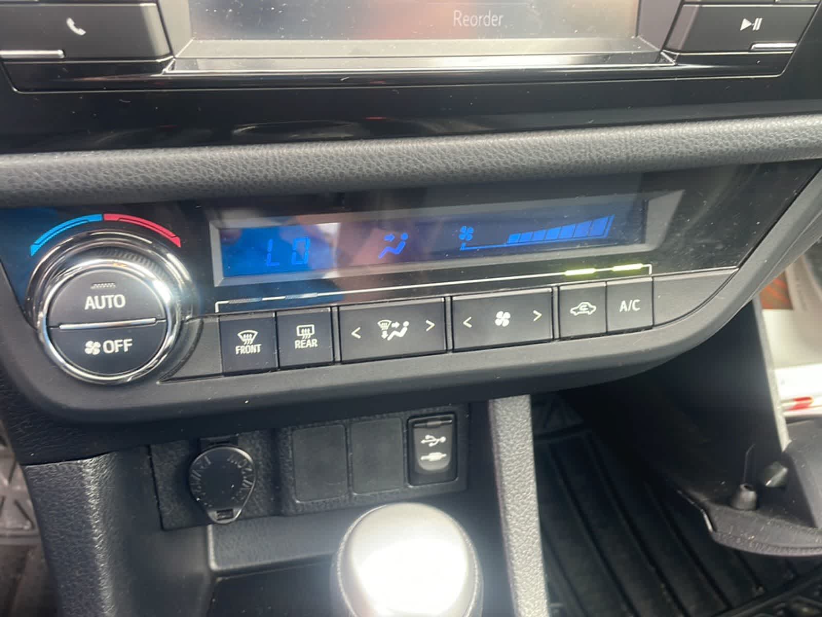 Thumbnail: 2014 Toyota Corolla - 15