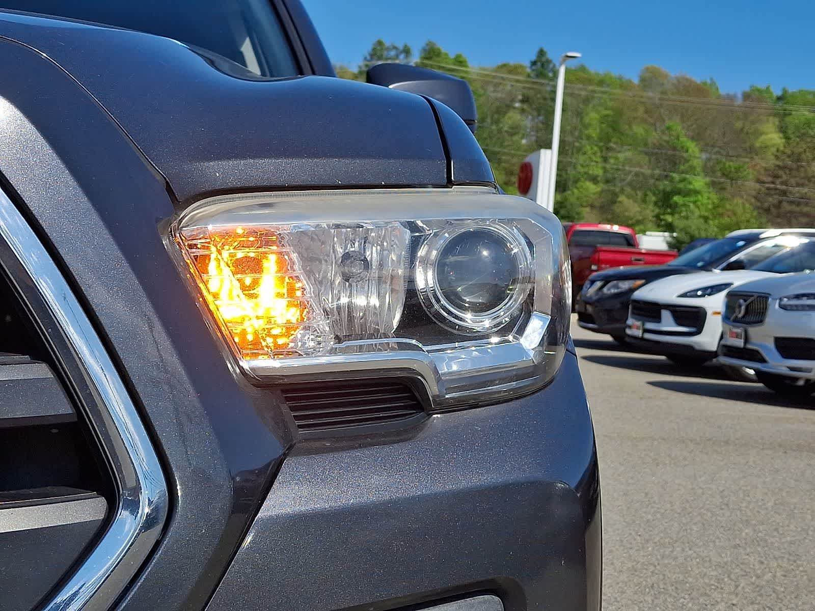 Thumbnail: 2018 Toyota Tacoma - 12