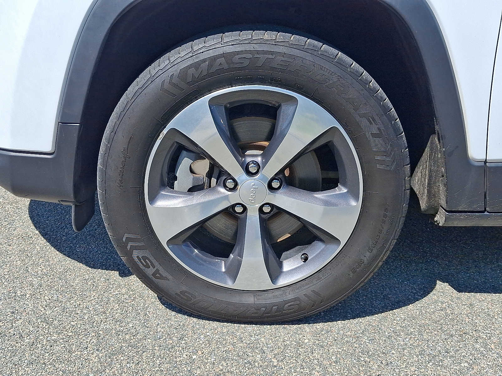Thumbnail: 2020 Jeep Cherokee - 8
