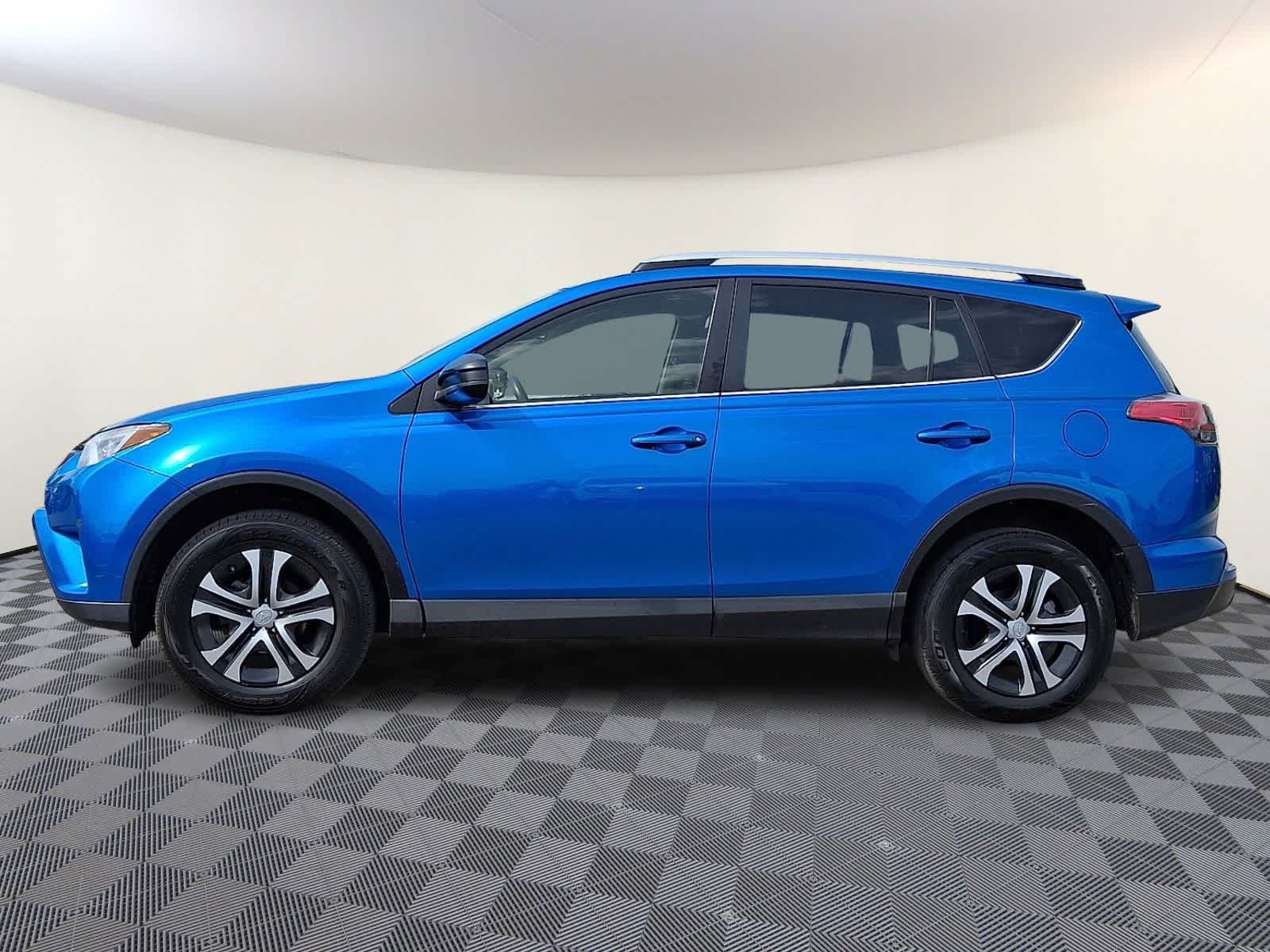 Thumbnail: 2016 Toyota RAV4 - 9