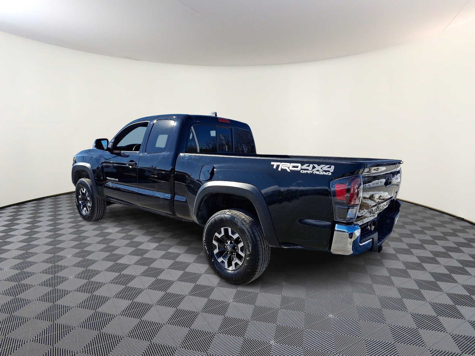 Thumbnail: 2020 Toyota Tacoma - 9