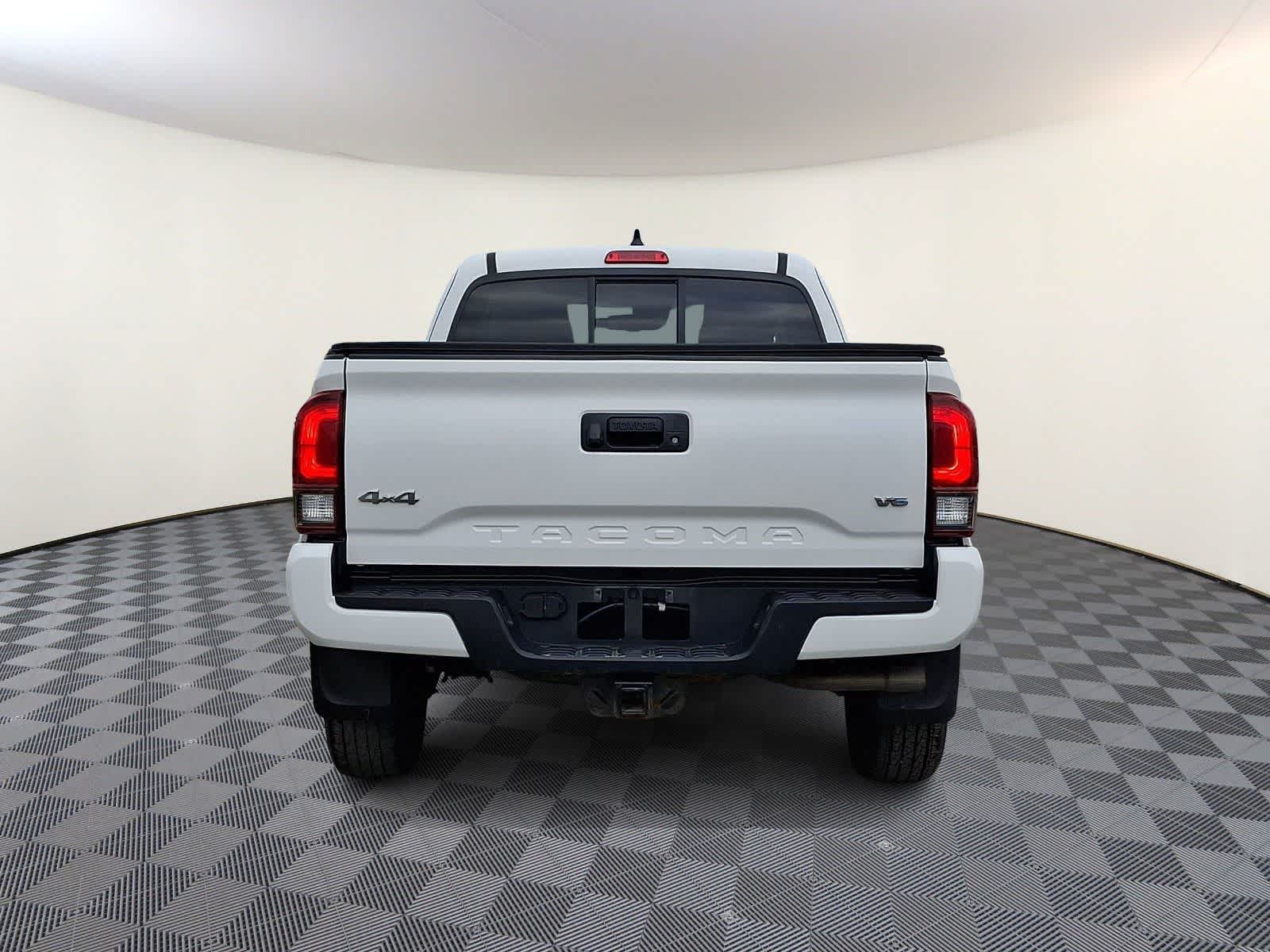 Thumbnail: 2022 Toyota Tacoma - 7