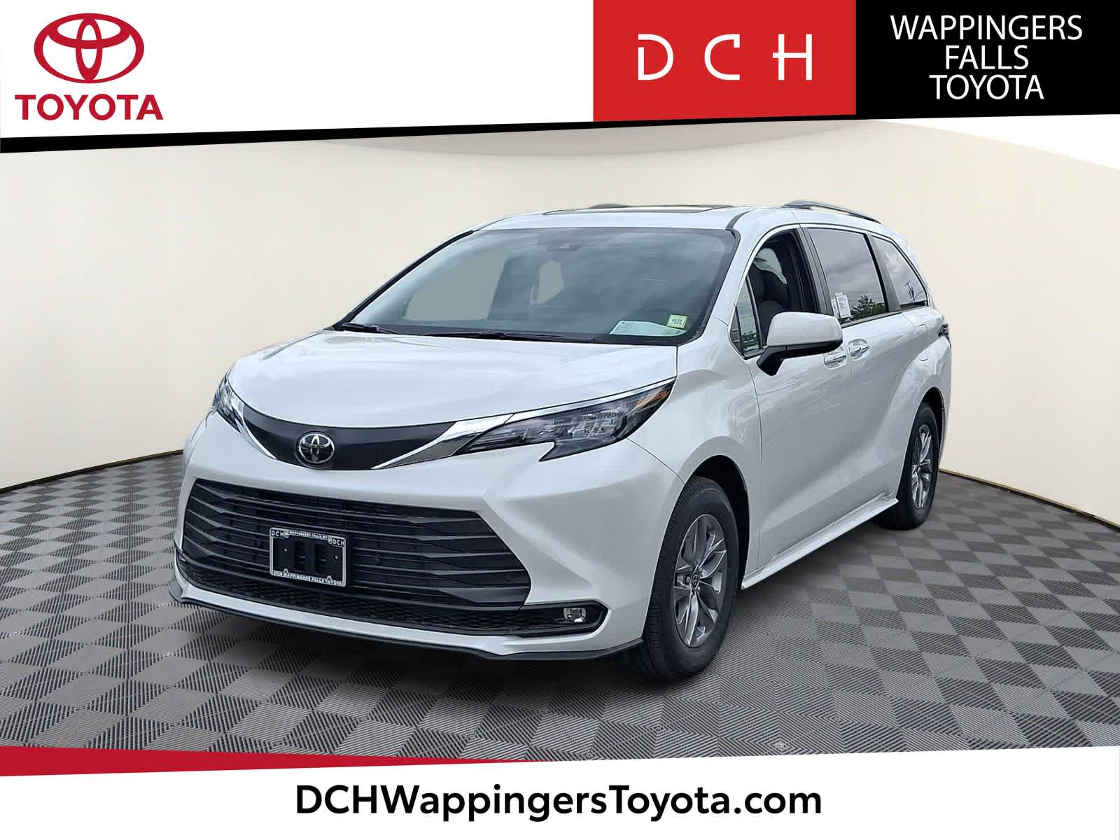 2026 Toyota Sienna XLE 8-Passenger Hybrid FWD's photo