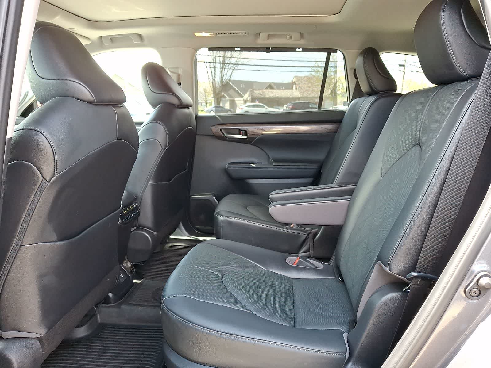 Thumbnail: 2023 Toyota Highlander - 12