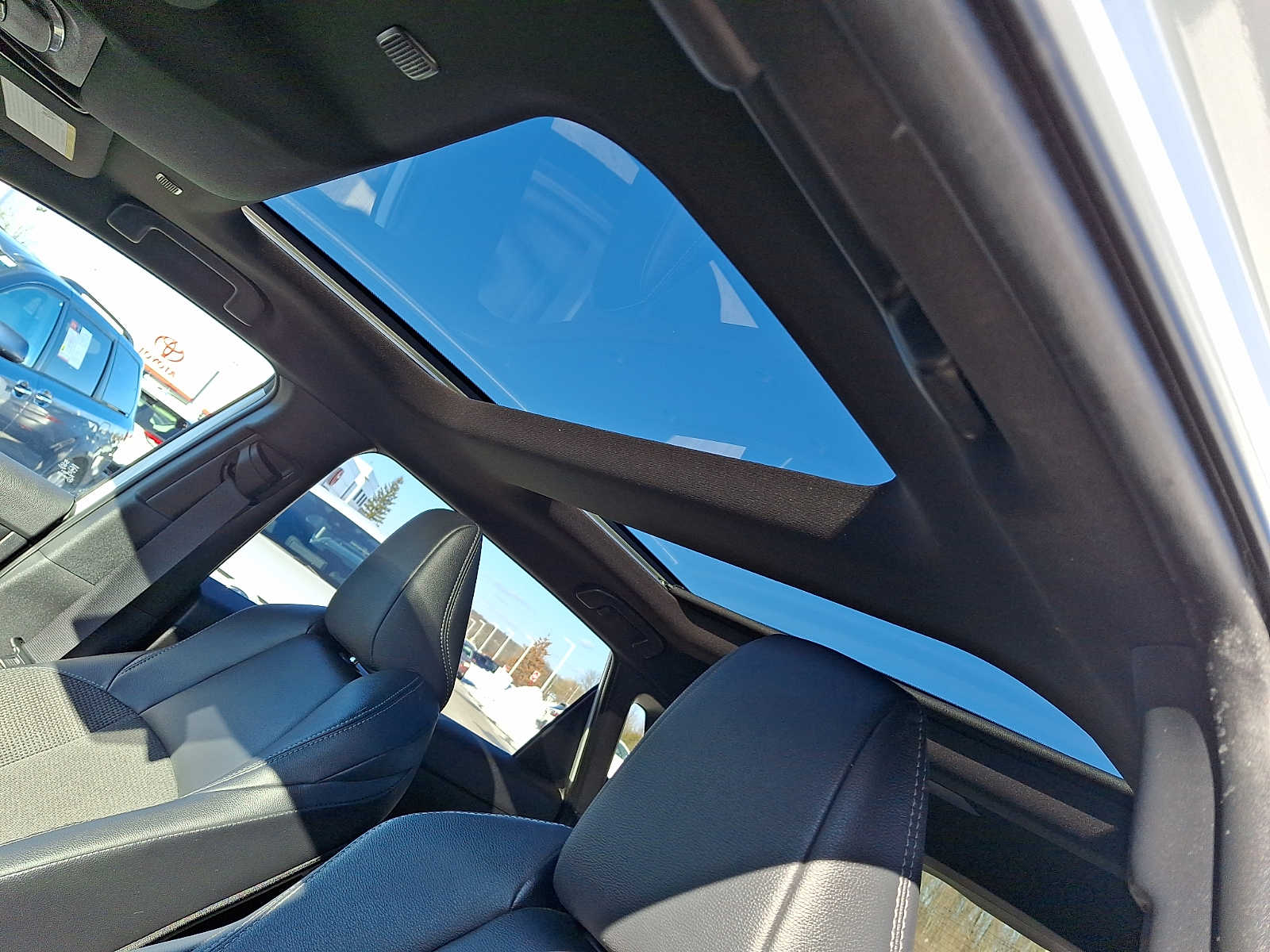 Thumbnail: 2025 Toyota bZ4X - 17